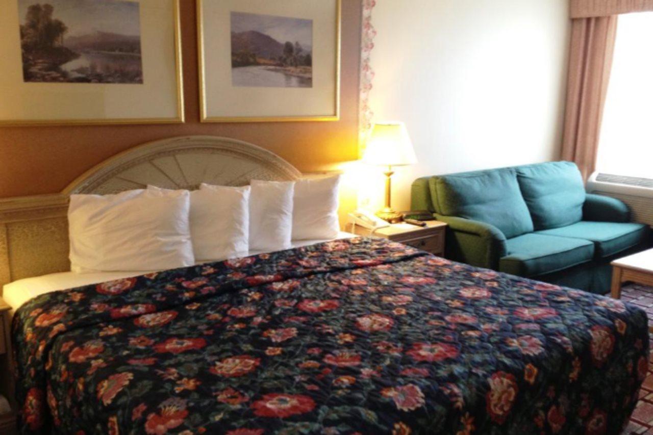 Fairbridge Hotel Cleveland East Wickliffe ภายนอก รูปภาพ