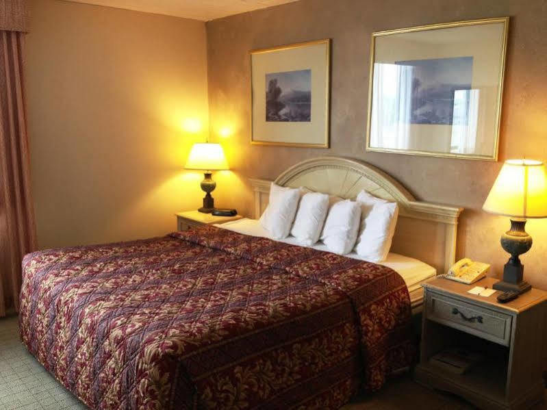 Fairbridge Hotel Cleveland East Wickliffe ภายนอก รูปภาพ