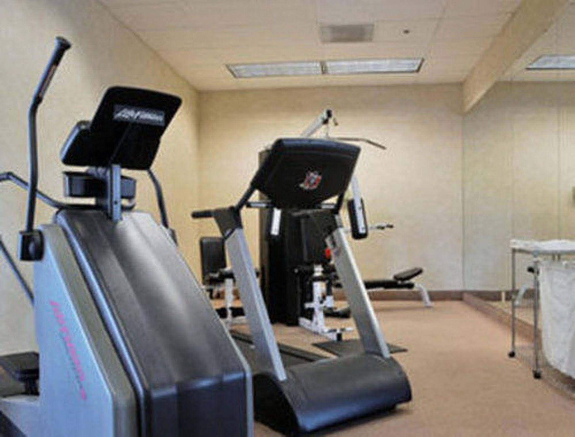 Fairbridge Hotel Cleveland East Wickliffe ภายนอก รูปภาพ