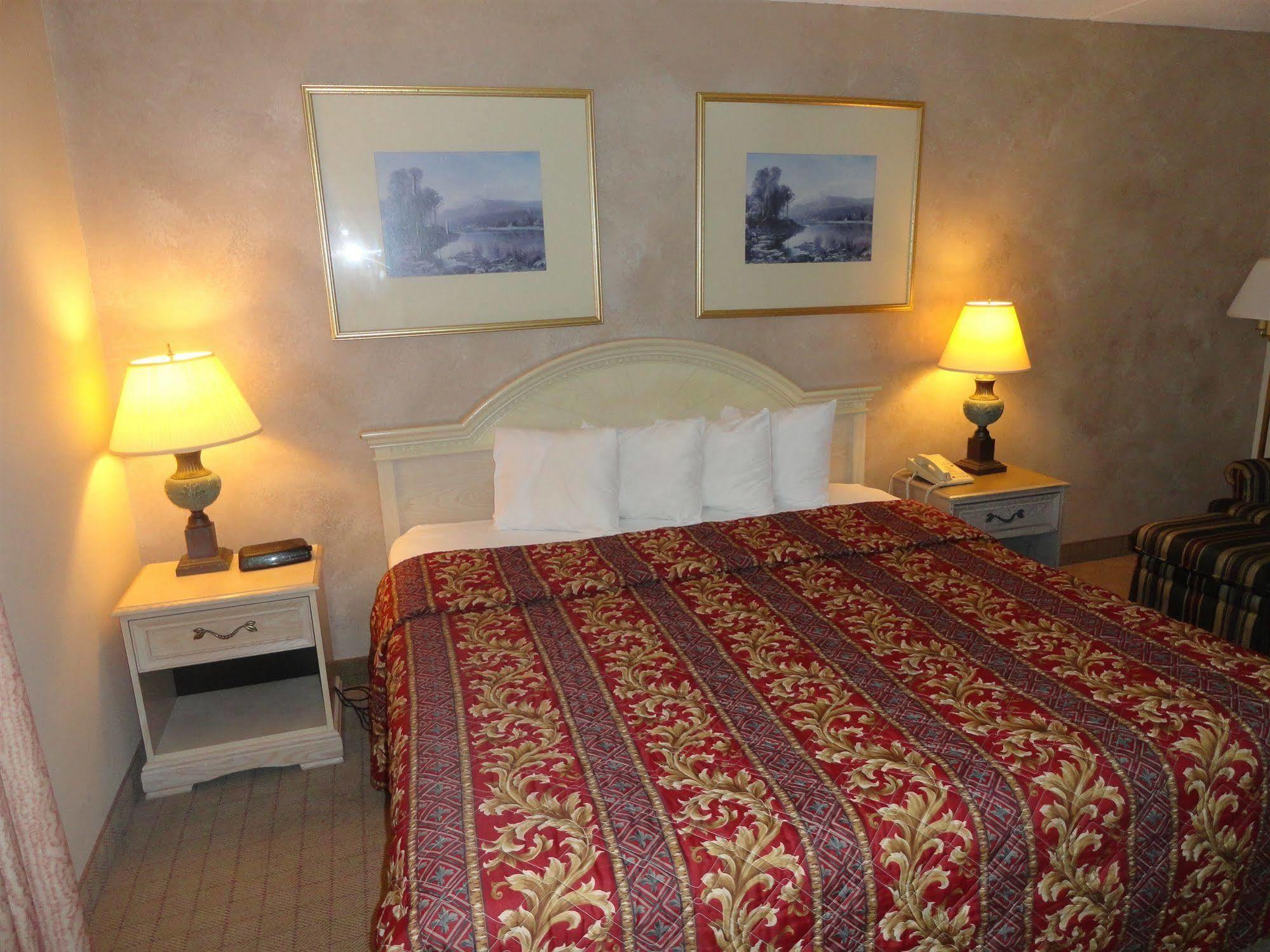 Fairbridge Hotel Cleveland East Wickliffe ภายนอก รูปภาพ