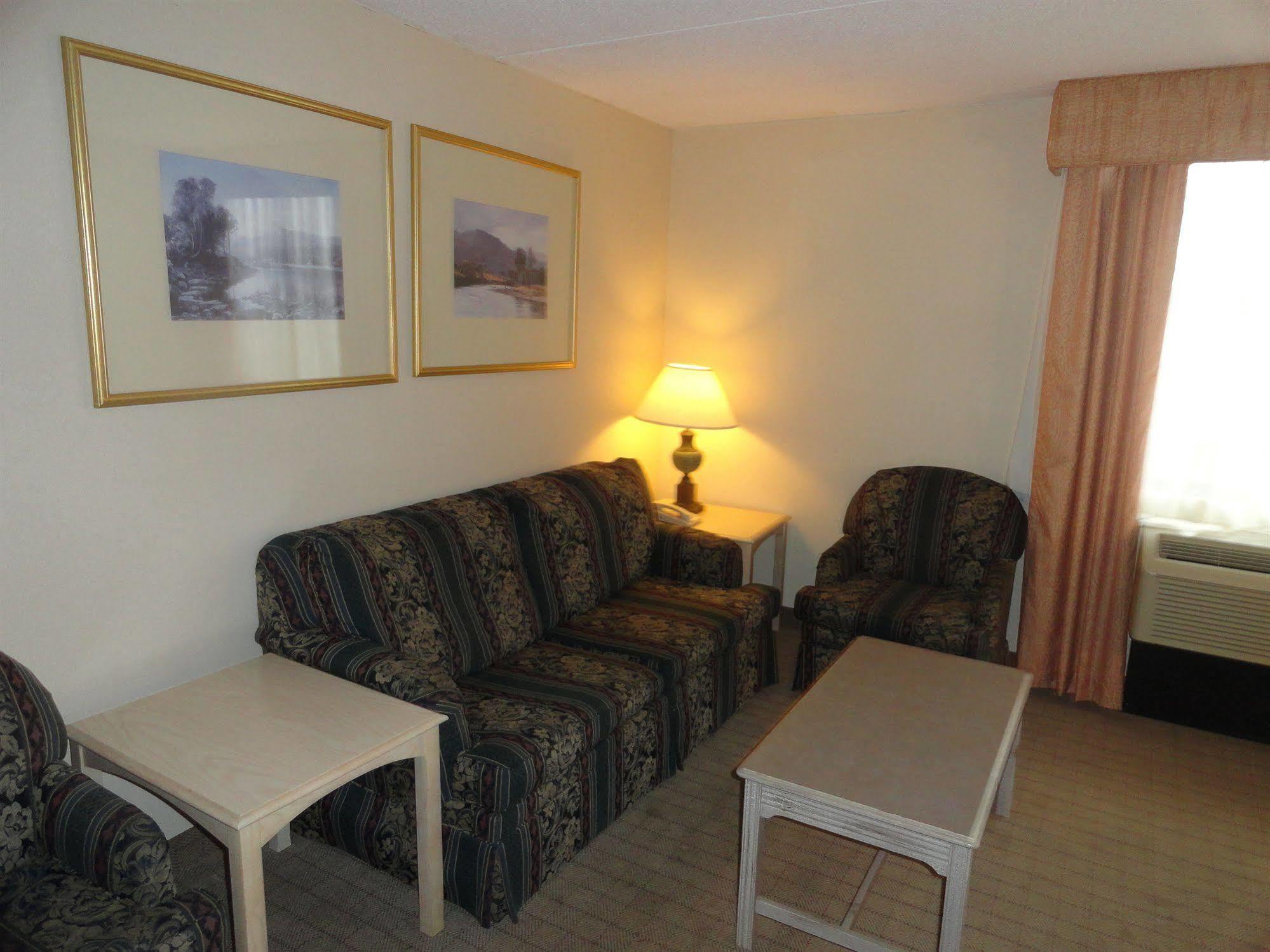 Fairbridge Hotel Cleveland East Wickliffe ภายนอก รูปภาพ